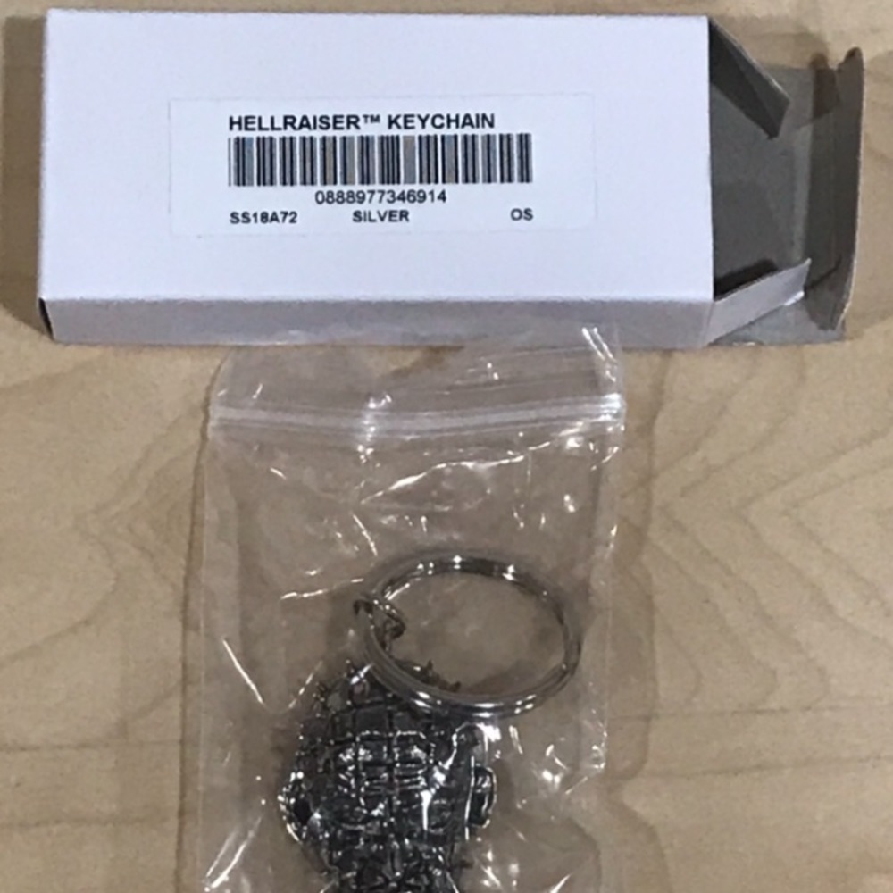 SUPREME KEYCHAIN